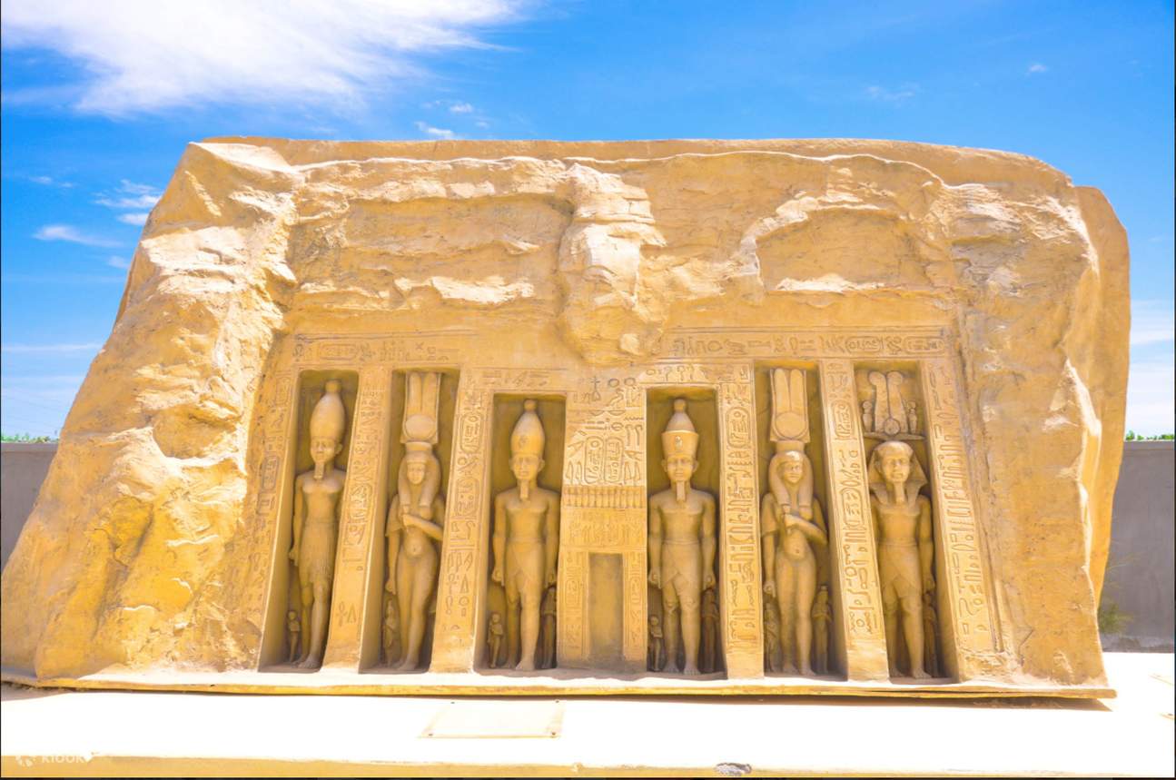 https://traveltopchoice.com/storage/2024/12/MiniEgyptParkHurghada-1.jpg