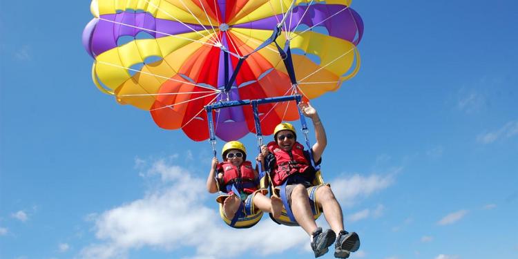 https://traveltopchoice.com/storage/2024/12/Parasailing_Trip_Hurghada_746856.jpeg