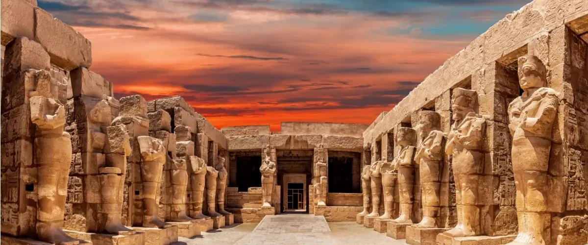 https://traveltopchoice.com/wp-content/uploads/2024/11/151054_101021_PlacestoVisitinLuxorheroimage-ezgif.com-jpg-to-webp-converter.webp