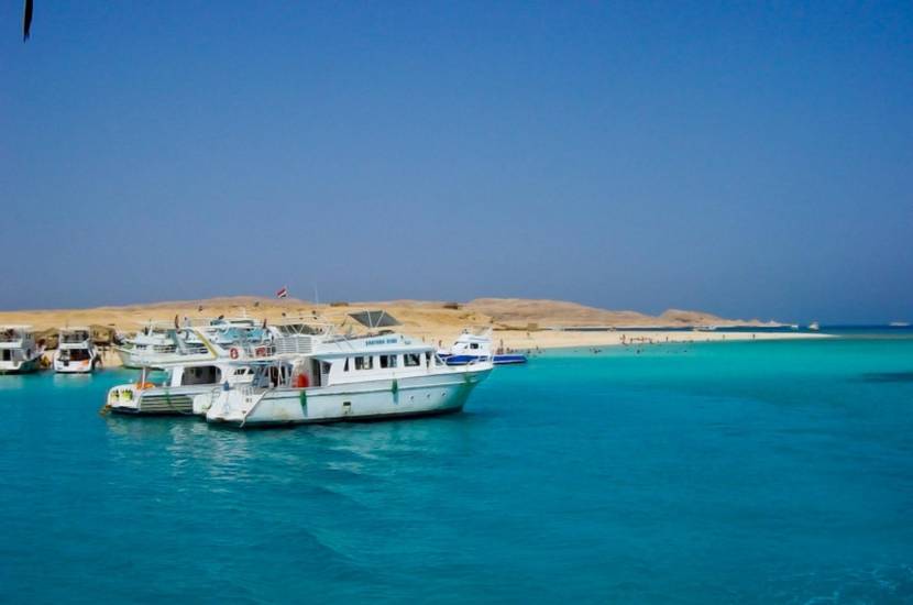 https://traveltopchoice.com/wp-content/uploads/2024/11/Qmxvb21iZXJnIEltYWdlIChGLkEp_830x550_15559731561629741885.jpg