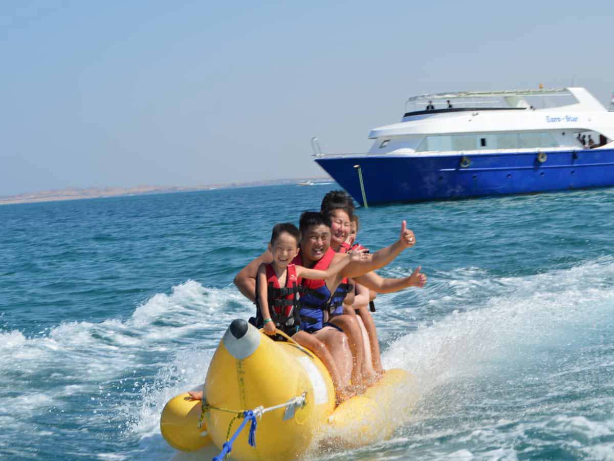 https://traveltopchoice.com/wp-content/uploads/2024/11/banana-boat-hurghada_lg.jpg