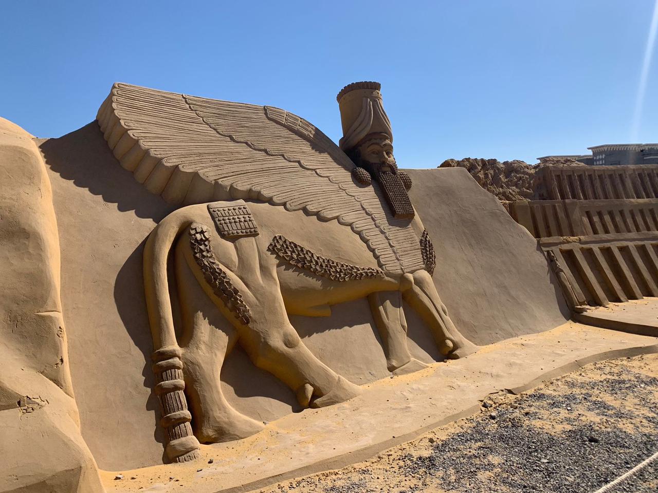 https://traveltopchoice.com/wp-content/uploads/2024/12/180592-تماثيل-وشخصيات-من-حضارات-مختلفة-.jpg