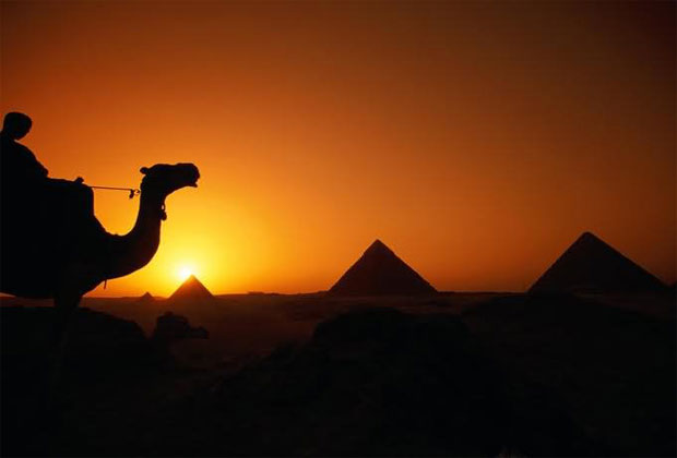 https://traveltopchoice.com/wp-content/uploads/2024/12/Egypt-Pyramids-Photos-3.jpg