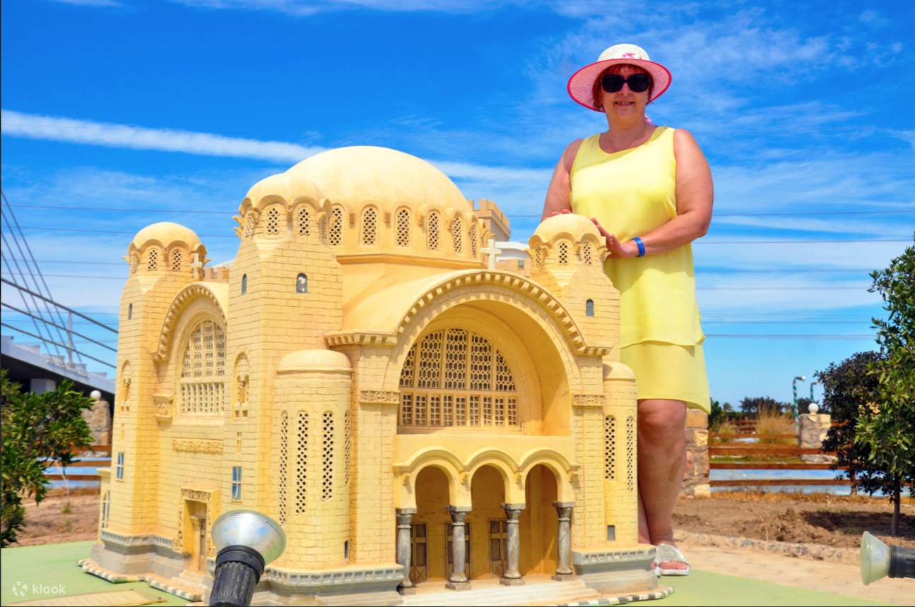 https://traveltopchoice.com/wp-content/uploads/2024/12/MiniEgyptParkHurghada.jpg