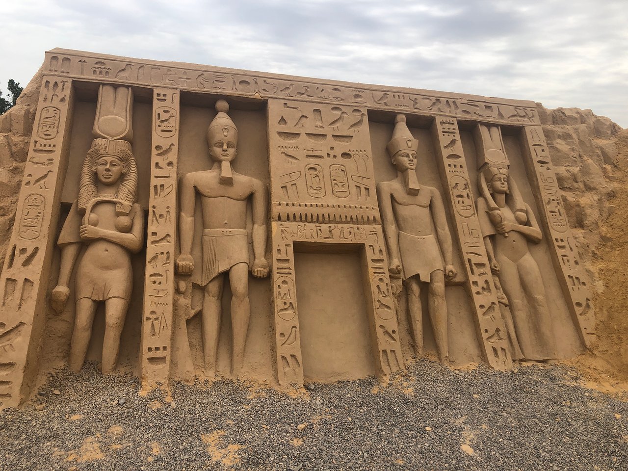https://traveltopchoice.com/wp-content/uploads/2024/12/sand-city.jpg