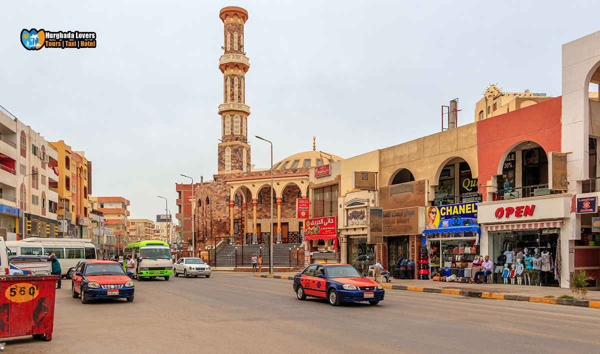 https://traveltopchoice.com/wp-content/uploads/2024/12/ميدان-السقالة-في-الغردقة-أهم-المعالم-السياحية-المميزة-في-المدينة-الساحلية-البحر-الاحمر-مصر.jpg